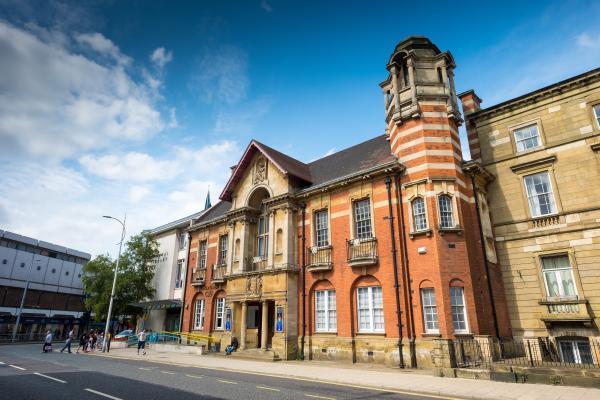 Image of central library in Hull